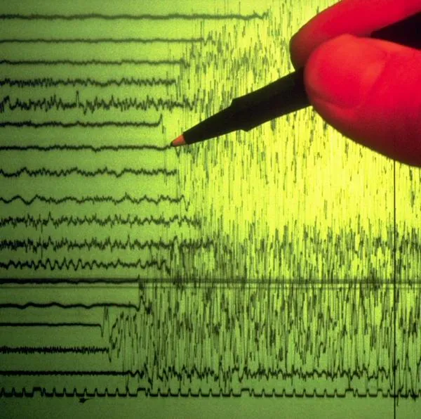 Un terremoto de magnitud 7,1 sacudió el suroeste de Japón, dejando al menos 50 hospitalizados, 12 edificios colapsados y cortes de energía.