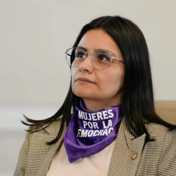 Angie Rodríguez reveló que aceptó su cargo en el Gobierno por motivos de seguridad y aseguró que el presidente Gustavo Petro le recordó su pasado. 