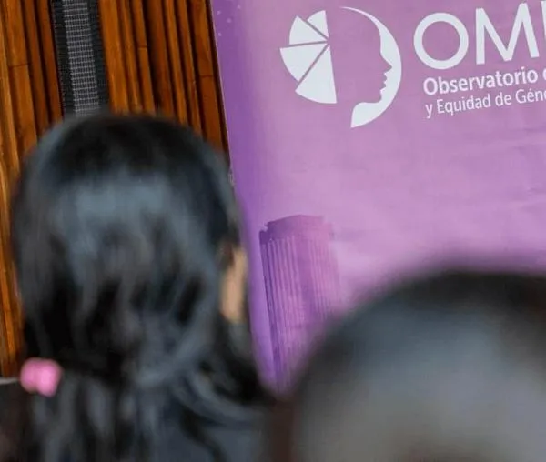 Aun con altos niveles de formación, las mujeres enfrentan una brecha salarial de al menos 20 % en Bogotá 