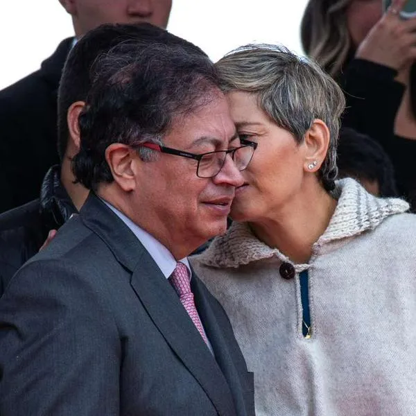Gustavo Petro expuso sus finanzas y la separación de bienes con Verónica Alcocér