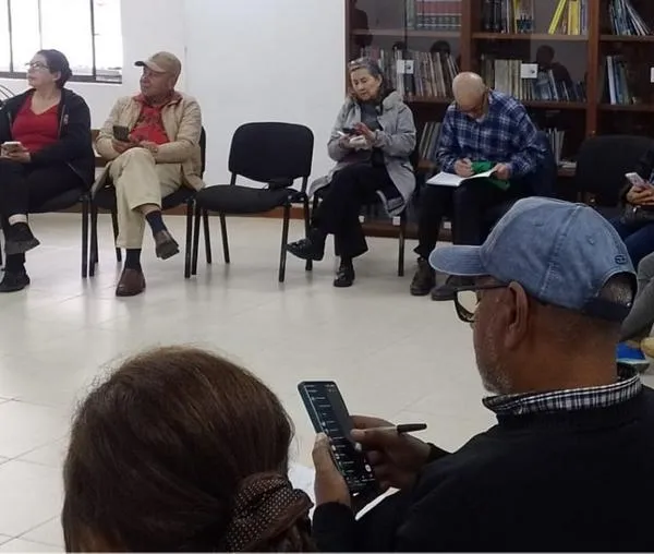 En Bogotá se promueve la inclusión digital: inscríbete al curso gratis de alfabetización digital para personas mayores en Chapinero 
