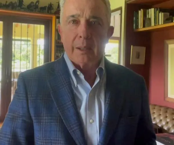 Carlos Suárez propone “pasar la página” con Álvaro Uribe tras los choques durante la campaña