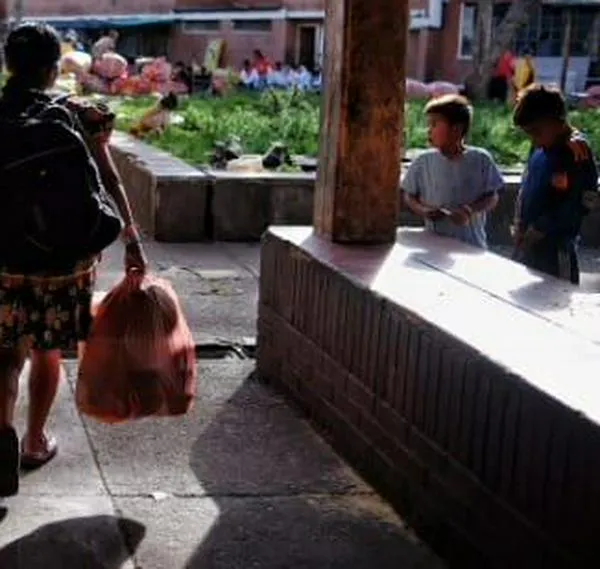 Distrito denuncia que líderes Emberá bloquean atención a 70 niños por exigir contratos