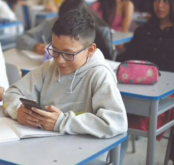 ¿Los celulares afectan la lectura de los niños? Lo que encontró una nueva investigación