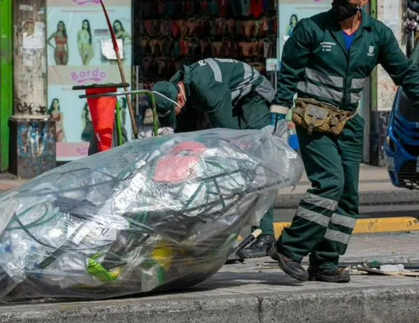 Jorge Arturo Ruiz, el cazareguero que recorre Bogotá para devolverle el orden a sus calles 