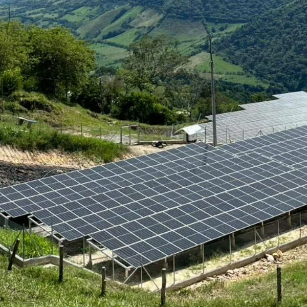 Colombia inicia la subasta de energía limpia con proyectos de almacenamiento en baterías