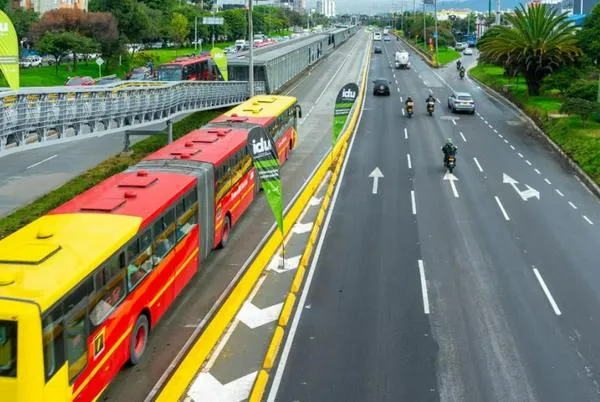 Multa a conductores en la Autopista Norte (Bogotá) por invadir carril exclusivo