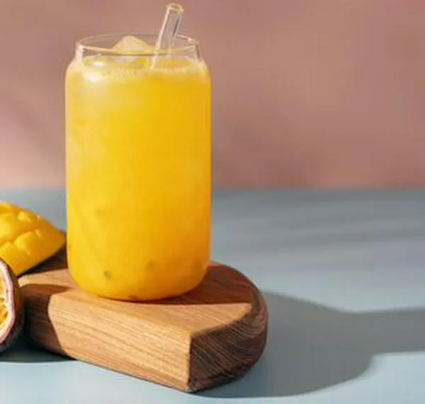 Cómo hacer agua de mango con maracuyá en pocos minutos