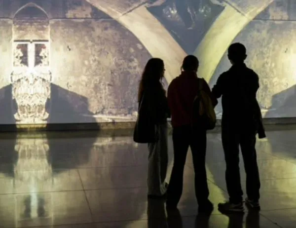 Asiste gratis al recorrido multisensorial por la exposición 'Katabasis' en la Galería Santa Fe 