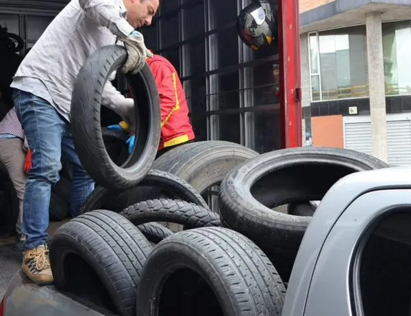 Barrios Unidos retiró 400 llantas abandonadas en una nueva jornada de Llantatón 