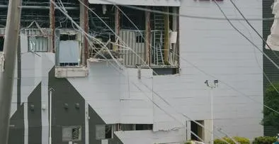 Con una reverencia: presidente del centro comercial que explotó tras terremoto en Japón se disculpó