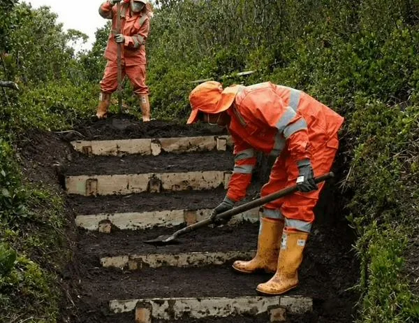 Acueducto y Aguas de Bogotá instalan contrahuellas en el camino Kilómetro 11 
