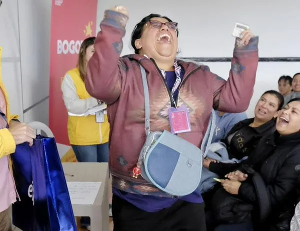 Conexión Social continúa ayudando a las familias bogotanas: 362 hogares ya recibieron computadores 