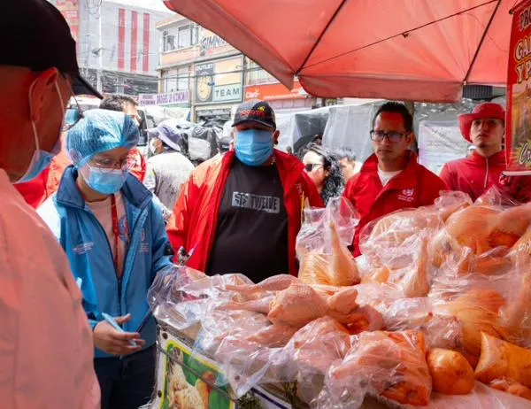 Operativo interinstitucional retira puestos de venta de alimentos no aptos para el consumo humano en el 20 de Julio 