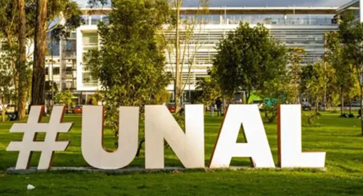 Tres estudiantes fueron apuñalados dentro de la Universidad Nacional en Bogotá. Uno de los jóvenes se encuentra en grave estado de salud.