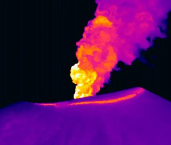 Alerta naranja en el volcán Puracé por actividad sísmica y emisiones de gases