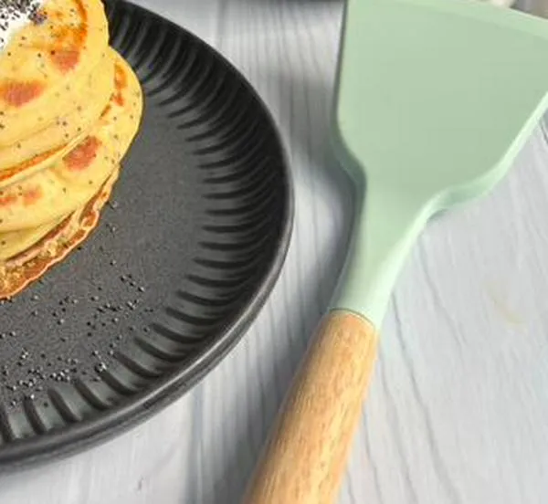 “Pancakes” de limón y amapola esponjosos para el desayuno