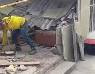 Niña podría perder una extremidad tras choque de camión contra vivienda en Soacha