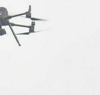 Combates con drones entre disidencias y Clan del Golfo desplazan a 78 personas en Antioquia