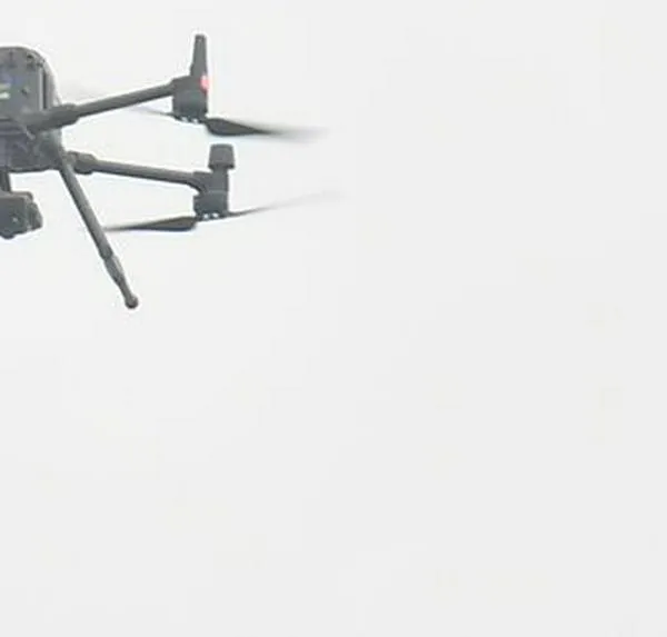 Combates con drones entre disidencias y Clan del Golfo desplazan a 78 personas en Antioquia