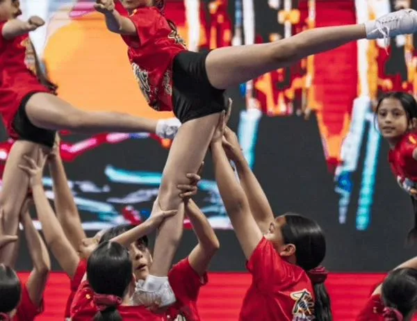 El Festival de Verano 2026 destacó el talento del porrismo en Bogotá 