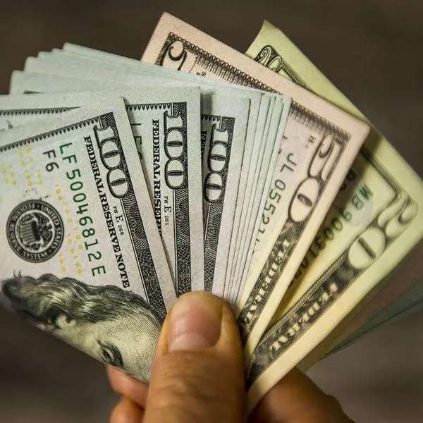 Dólar hoy reaccionó a decisión del Banco de la República y se pasó de $ 3.200