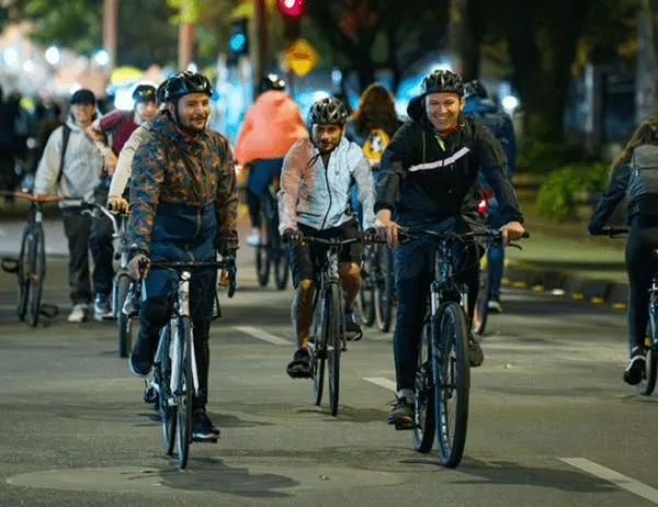 Participa en la Ciclovía Nocturna de Bogotá este jueves 13 de agosto ¡Rueda por la ciudad! 