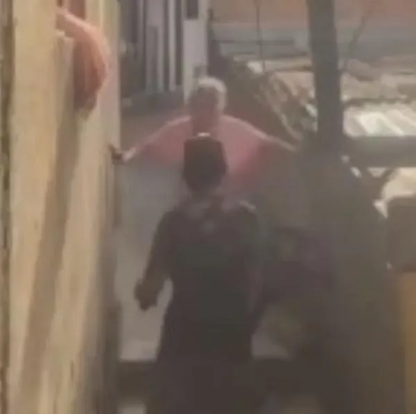 Joven golpeó a una adulta mayor por negarse a entregarle dinero en Medellín