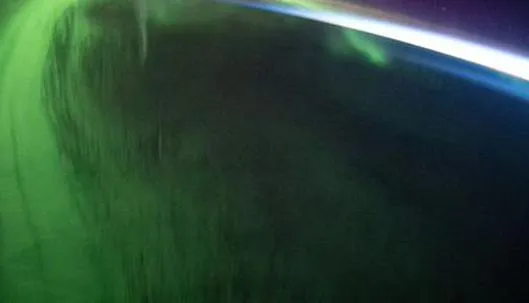 Las impresionantes imágenes de auroras que tomó una astronauta de la NASA desde el espacio