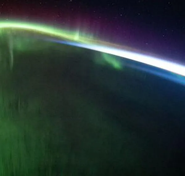 Las impresionantes imágenes de auroras que tomó una astronauta de la NASA desde el espacio