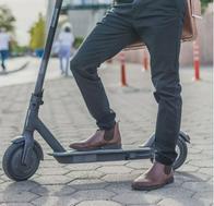 Cambian las reglas para patinetas, motos y bicicletas eléctricas en Colombia