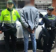 A conductor de lo amarraron y abandonaron en el río Fucha para robarle su carro