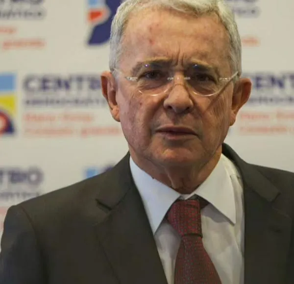 Uribe reclama independencia al próximo contralor y pide no perseguir a Petro ni a De la Espriella