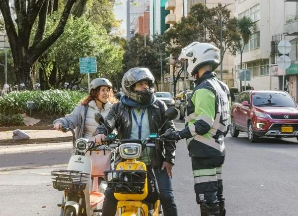 Cambian las reglas para motos y bicicletas eléctricas: lo que deben cumplir