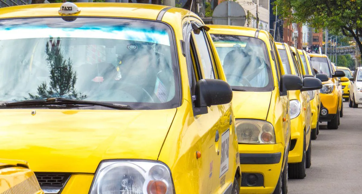 Qué es el nuevo QR que tendrán los taxis en Bogotá: sirve para verificar datos