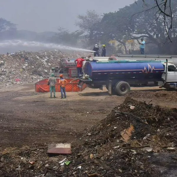 Más de 30 operarios trabajan para controlar incendio en El Tarullal, en Valledupar