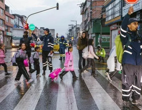 Más de un millón de recorridos escolares a pie: el balance de 'Ciempiés Caminos Seguros' en Bogotá desde 2024 