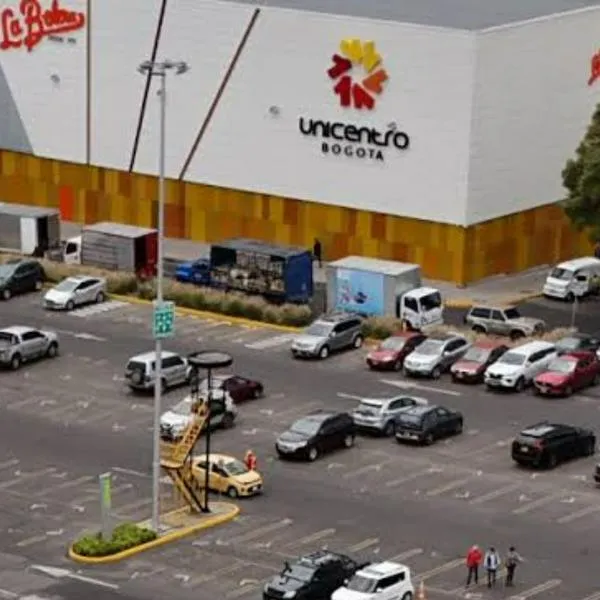 Balacera en Unicentro, Bogotá,: intentaron robar una compra y venta