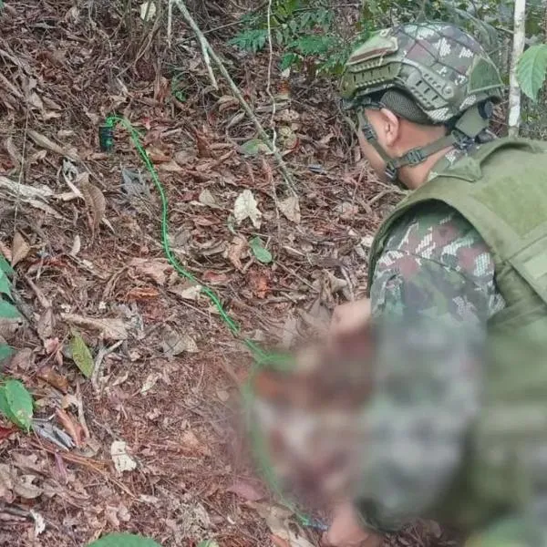 ncuentran cilindro bomba en vía a Medellín, antes de posesión de De la Espriella