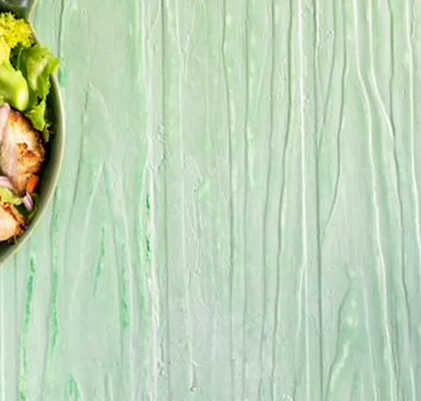 Pollo jugoso al estragón con brócoli en salsa agridulce