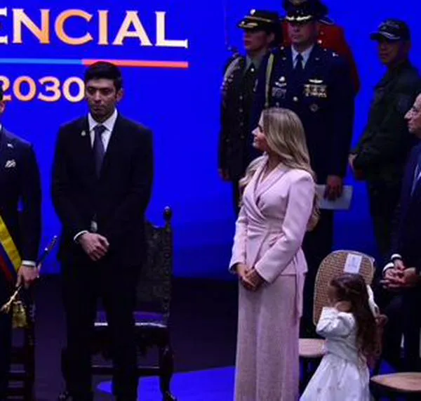 De la Espriella ya es presidente de Colombia: “Prometo cumplir la Constitución”