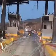 Atentado en vía Panamericana: detonan explosivos en peaje nuevo, en el Cauca