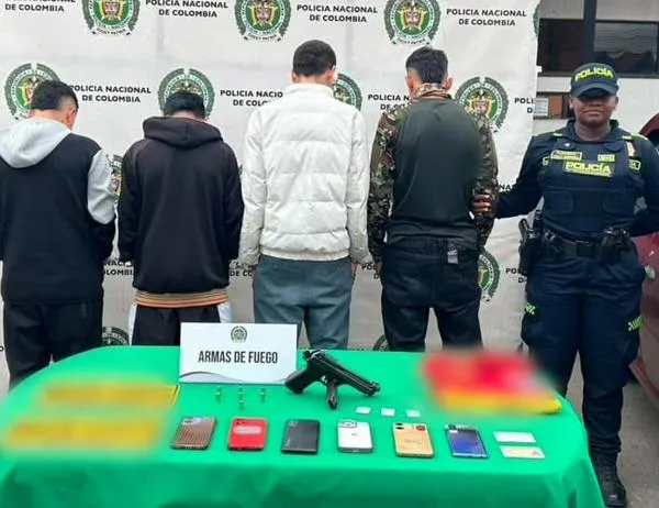 Capturados cuatro hombres que se disfrazaban de empleados de supermercados de cadena para cometer hurtos  