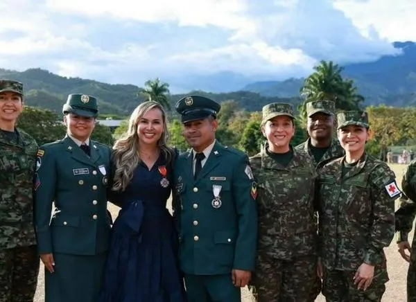 “Es un honor”: alcaldesa Aranda tras recibir condecoración por el Ejército