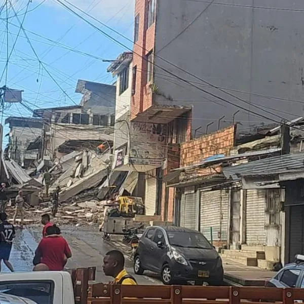 Conozca el escalofriante relato de un ciudadano desde Quibdó en Blu Radio tras el sismo de 7.4: edificios caídos, caos y padres buscando a sus hijos.