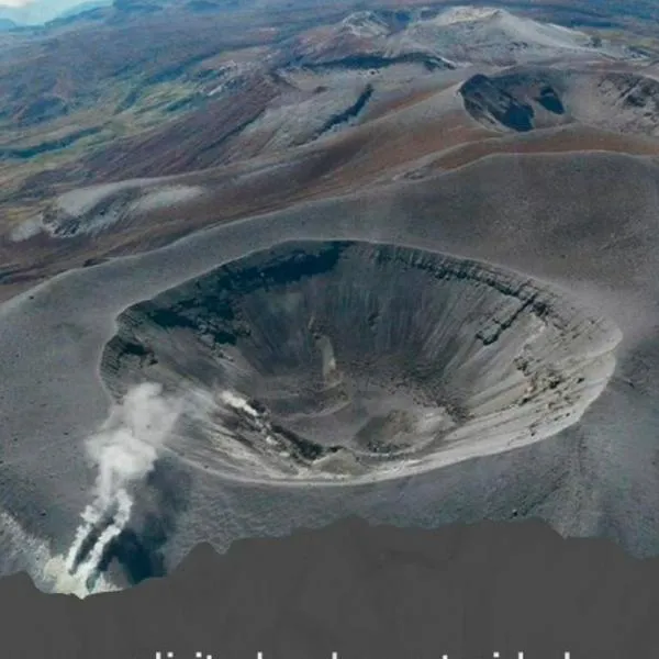 Conozca la situación del volcán Puracé, que emitió cenizas y gases coincidiendo con el terremoto de 7.4, y el cierre temporal del aeropuerto de Popayán.  