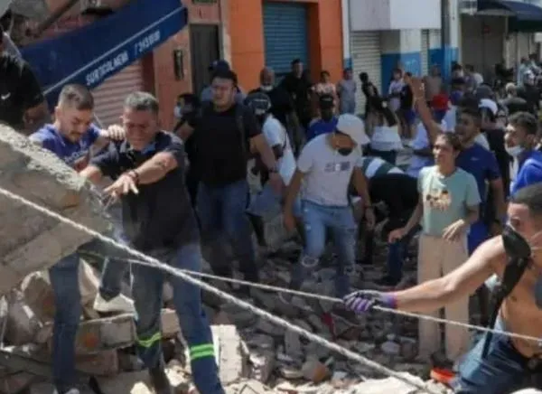 Tres niños mueren tras caída de una pared durante el sismo