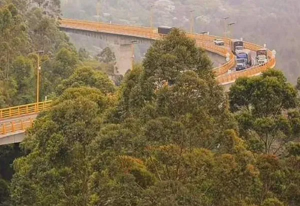 Sismo deja afectaciones y cierres en vías de Caldas, Risaralda, Quindío y Valle