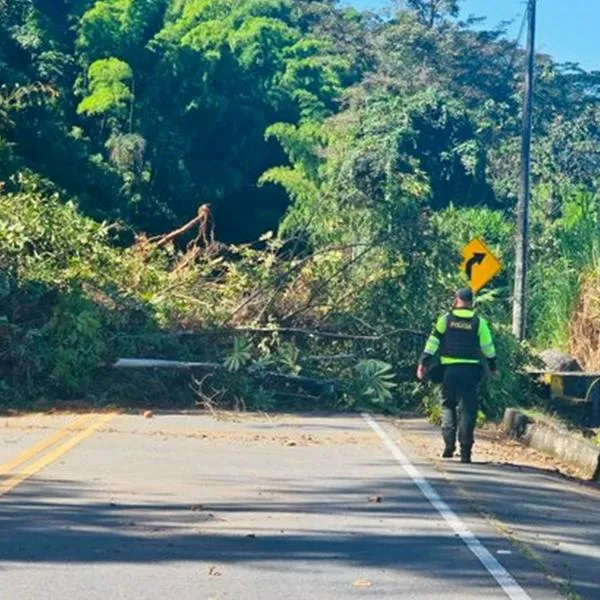Cierre de carreteras por terremoto en Colombia