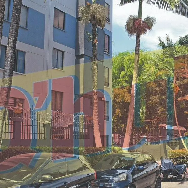 Le abrieron el carro y le robaron $9 millones